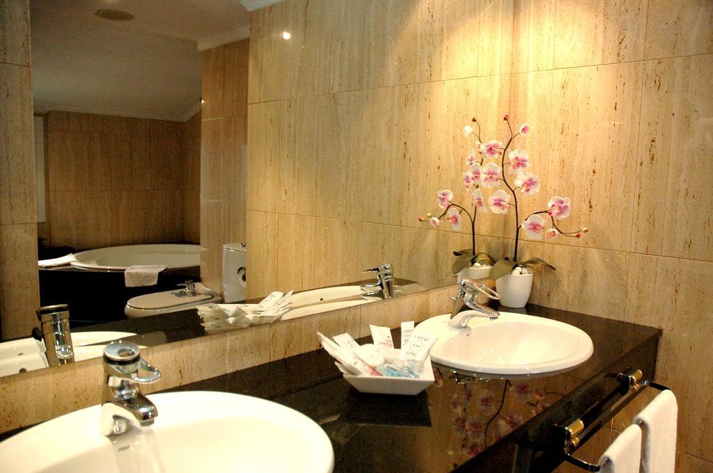 Hotel Arumi Santa Eugenia de Berga Room photo