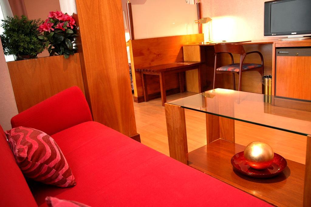 Hotel Arumi Santa Eugenia de Berga Room photo