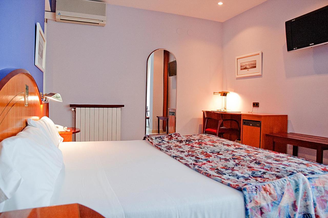 Hotel Arumi Santa Eugenia de Berga Exterior photo